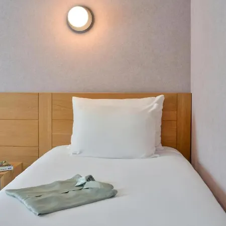 Отель Au Petit Saint-jean - Ex Sure Centre Бон